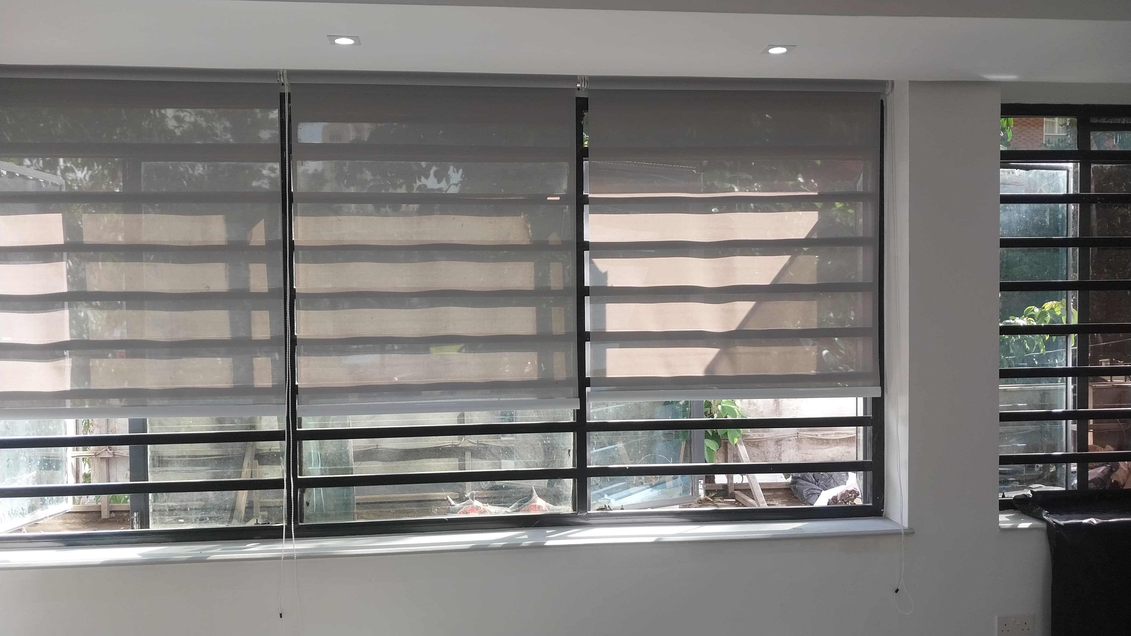 MAGIC WINDOW BLINDS